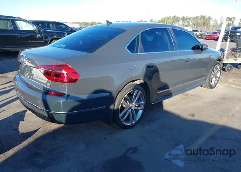 2017 Volkswagen Passat 1.8T R-Line z USA, uszkodzony, nr VIN 1VWDT7A37HC027391